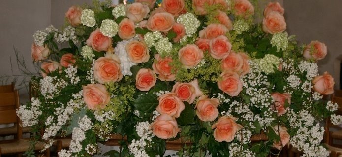 004Kirchengesteck_Hochzeitsfloristik_Blumenladen_ZimmermannFlaach_Flaach