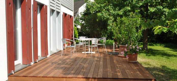 001Sitzplaetze_Gartenbau_Poolbau_Schwimmbad_ZimmermannFlaach_Flaach